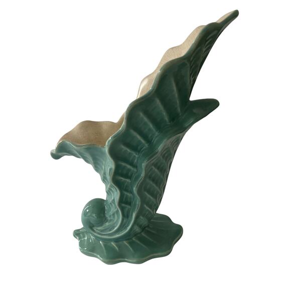 Vintage Redwing Vase, Shell Design, Green Glaze 4x7xH-10.5, Art Deco - EUC - Picture 1 of 9